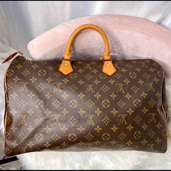 SOLD Authentic Louis Vuitton Speedy 40 Handbag - Picture 3 of 13